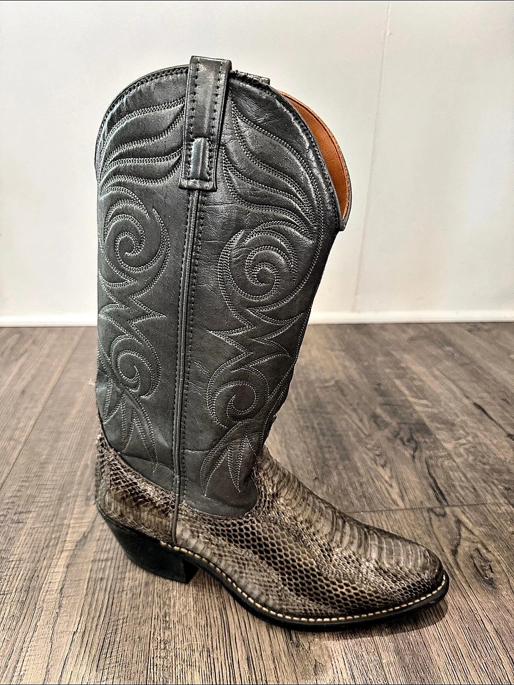 Vintage Acme snakeskin Cowboy Boots Sz 7.5D man/9 women